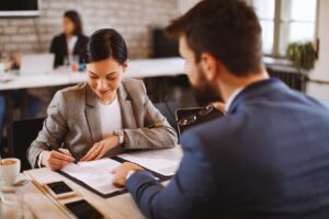Illustration juridique de la clause de dédit-formation en entreprise