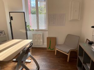 Présentation de la formation d’orthographothérapeute Cap’Elo avec une intervenante en séance