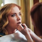 Comment s&rsquo;orienter vers le métier de maquilleur-coiffeur dans le spectacle ?