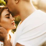 Pourquoi un bisou sur le front est l’un des gestes les plus sincères ?