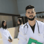 Études de médecine en Europe : un chemin alternatif de plus en plus emprunté